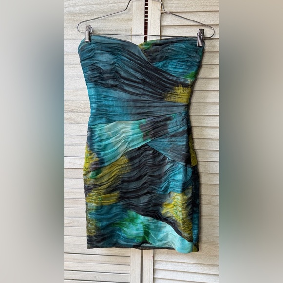 BCBGMaxAzria Strapless Winnie Watercolor Dress in Blue & Green. Size 6. - Picture 12 of 13